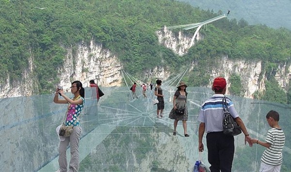 Уникальный стеклянный мост появится в Китае - фото 1