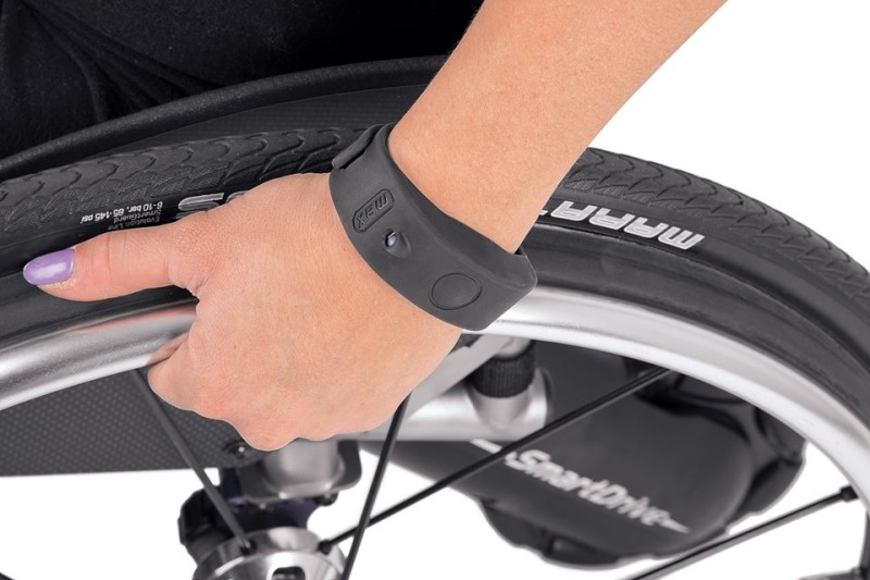 SmartDrive MX2 превратит обычную инвалидную коляску в электрическую - фото 2