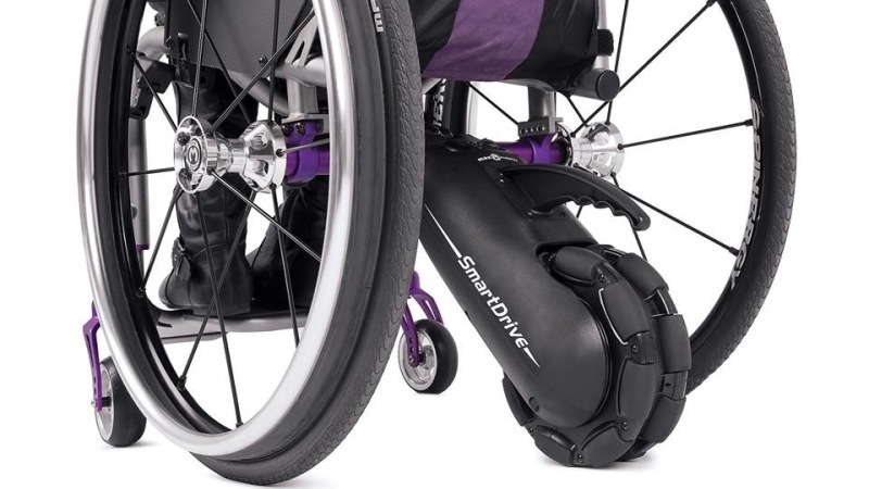 SmartDrive MX2 превратит обычную инвалидную коляску в электрическую - фото 1