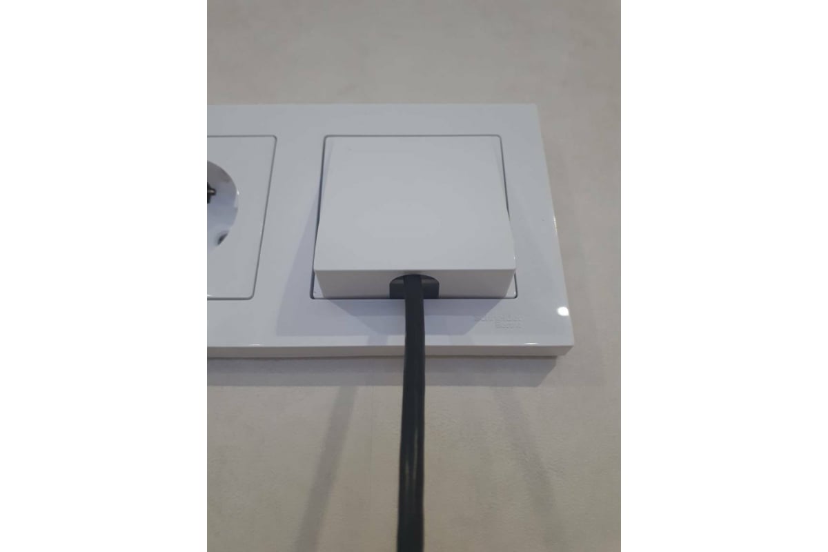vyvod-kabelya-schneider-electric-atlasdesign-belyj-atn000199_48473\[1\]