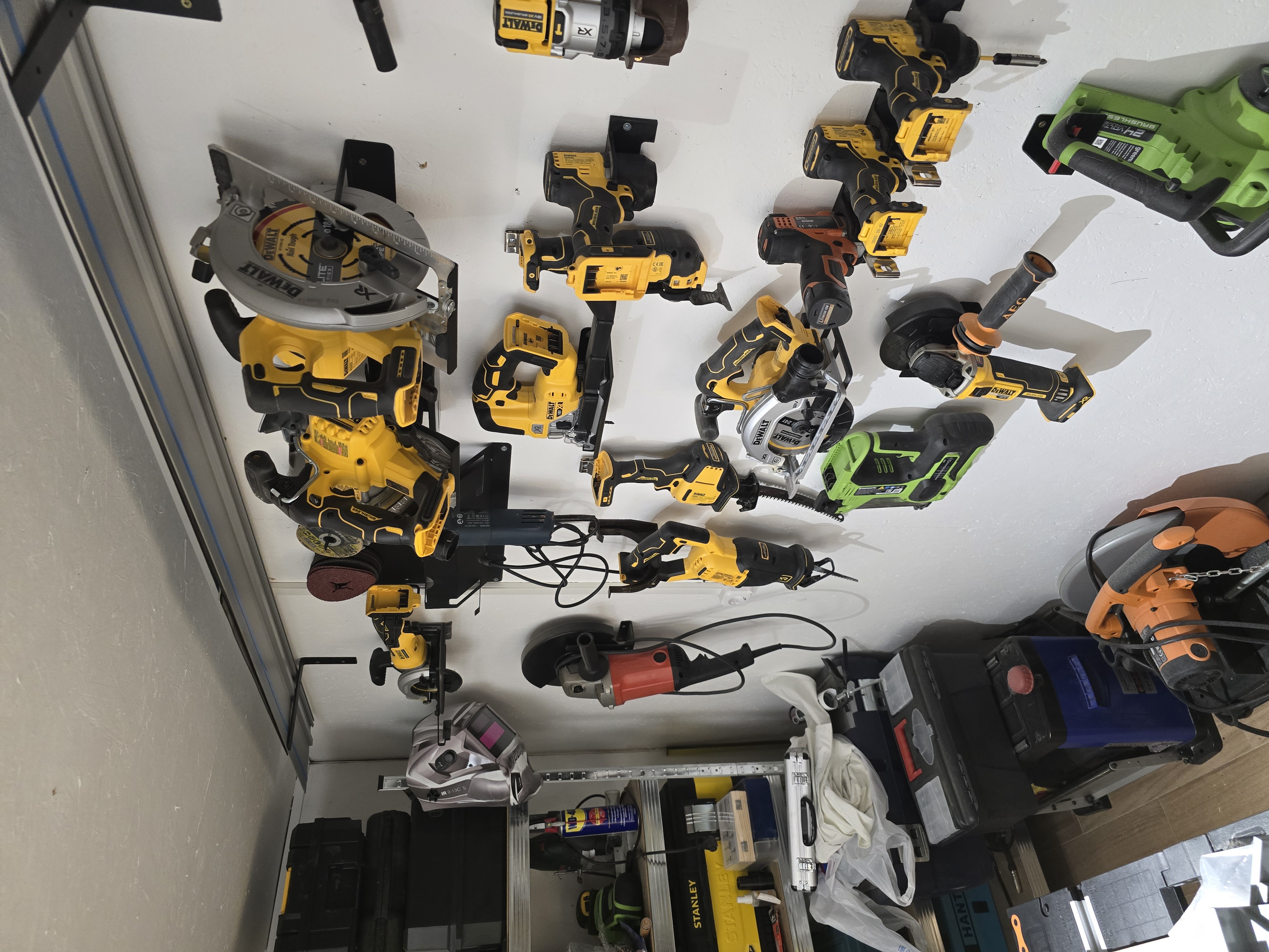 Есть немного