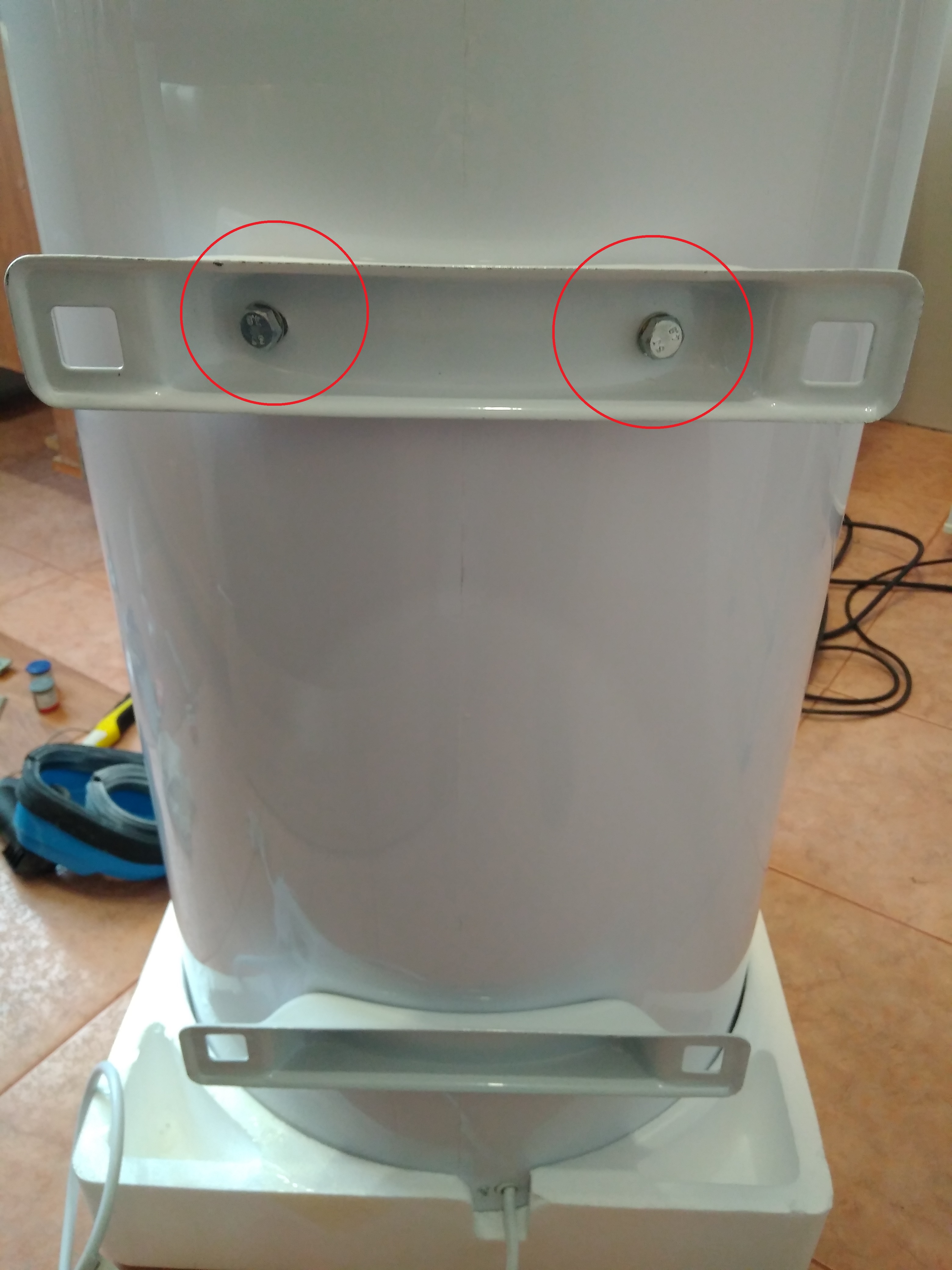 Electrolux 80л - болты М8