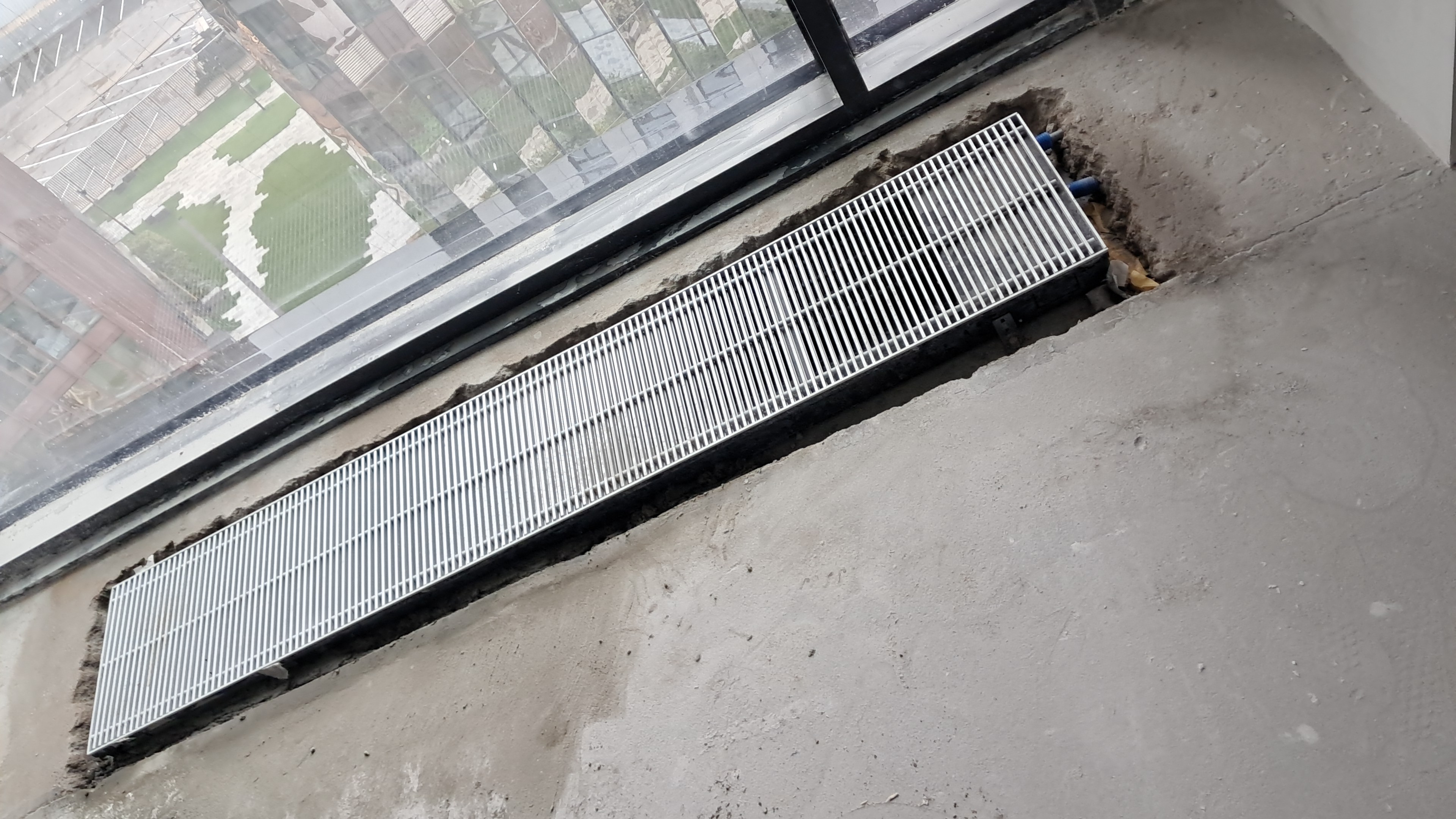 Монтаж внутрипольных радиаторов ,,Warmann" в проектное положение