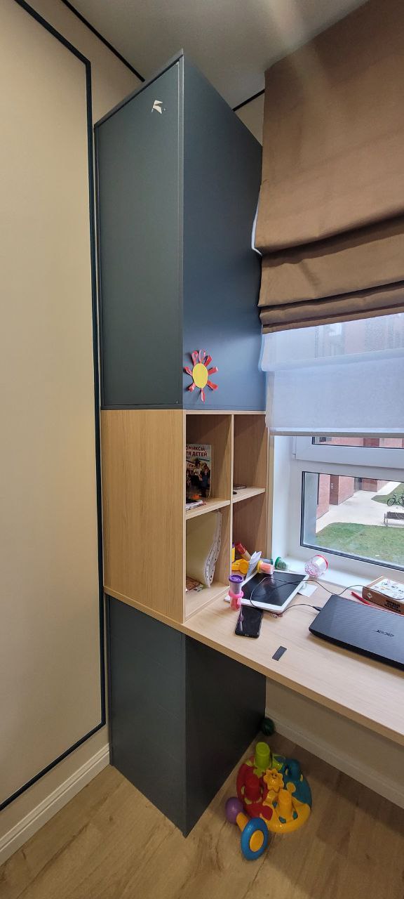 Стол в детскую