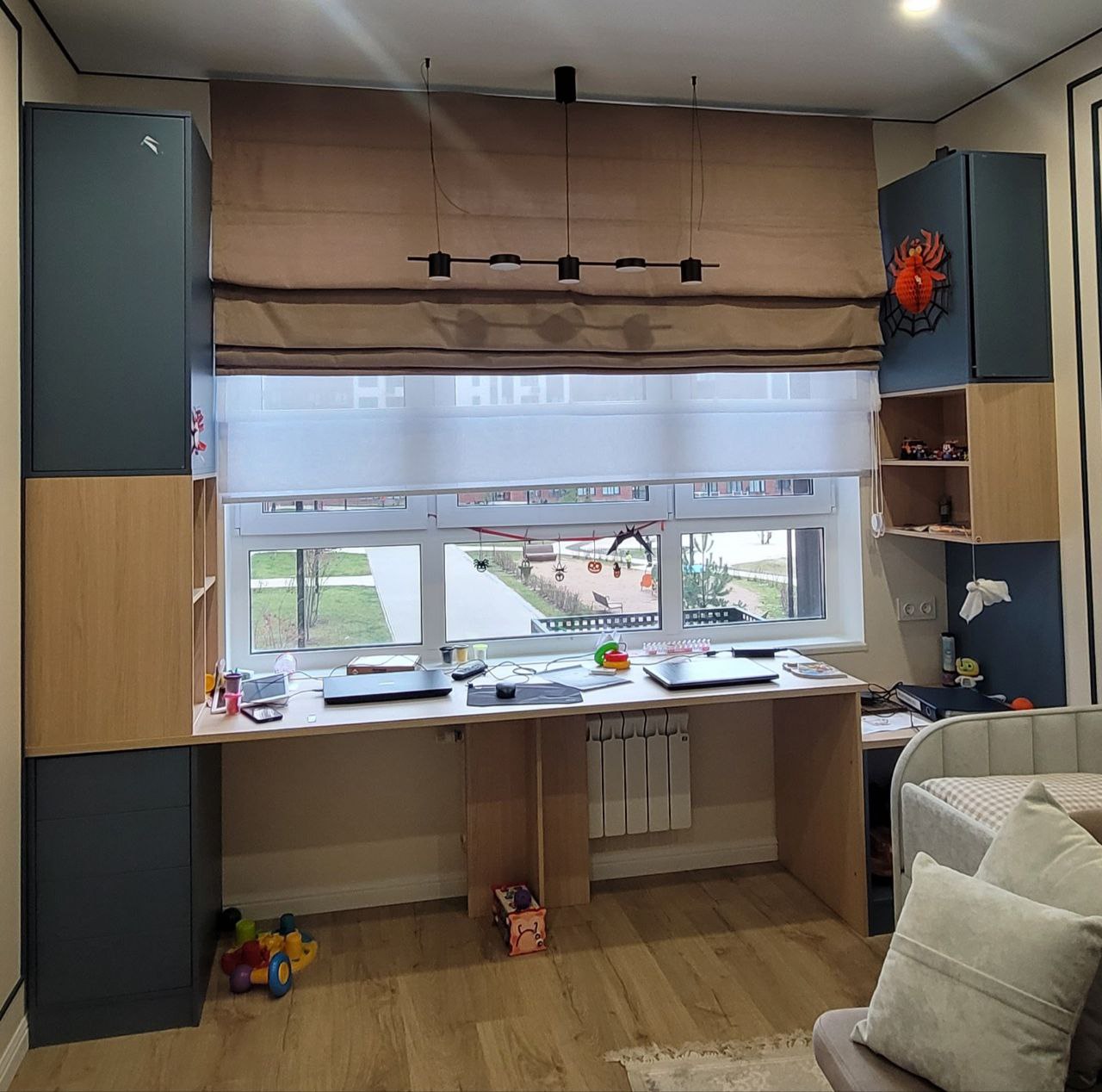 Рабочая зона у окна