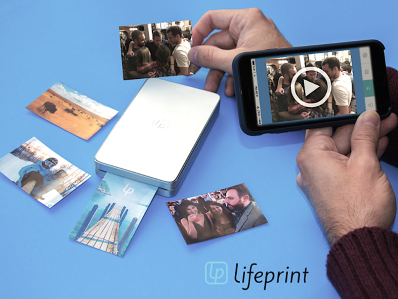 Принтер LifePrint печатает живые фотографии