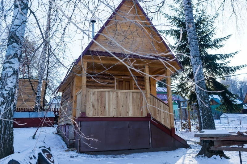 Загородная баня из старого сруба